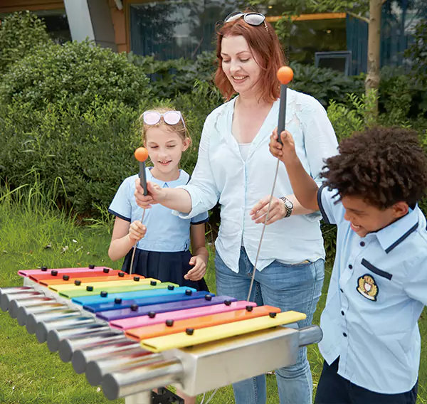 Дотор хүүхдийн тоглоомын талбай