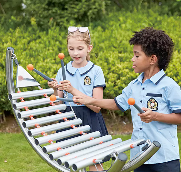 Гадаа тоглоомын талбай